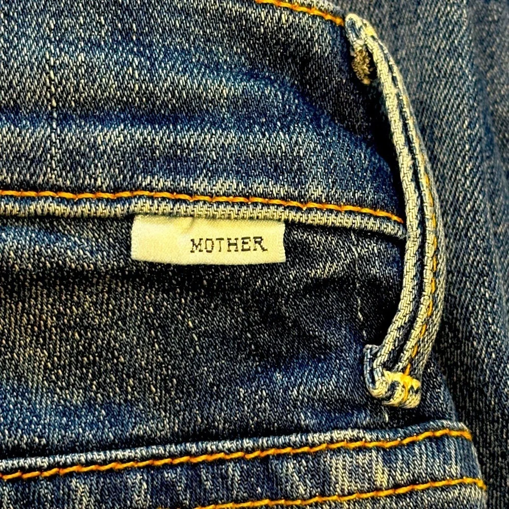 MOTHER The Insider Crop Step Fray in Not Rough Enough Medium Blue Wash Size 26